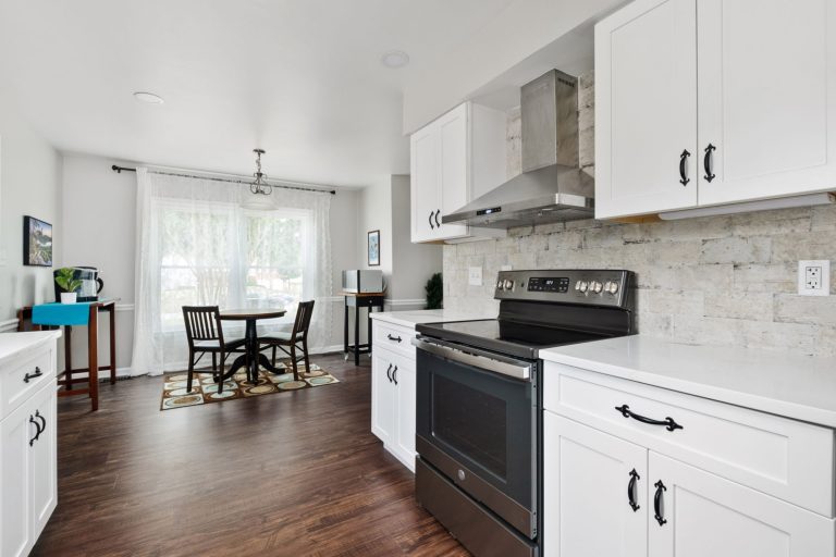Kitchen & Breakfast Nook 2