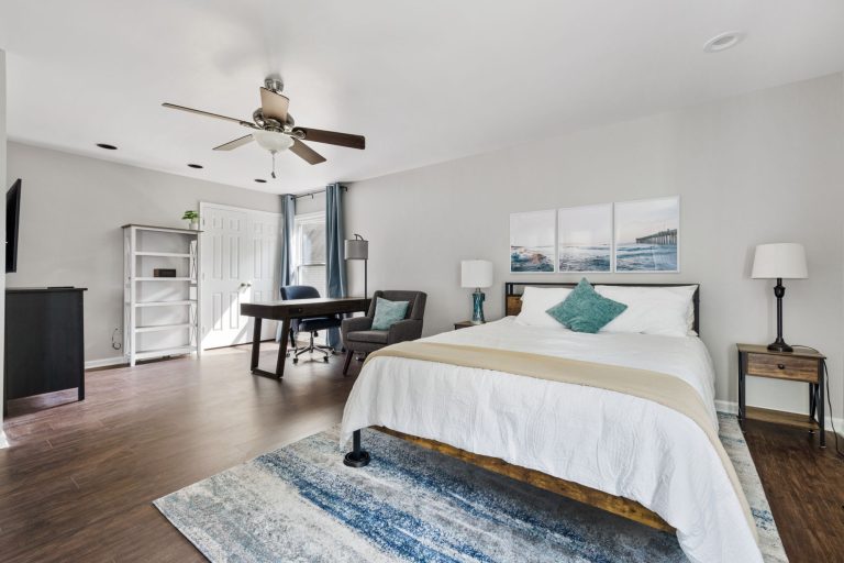 2B Small Closet & Window